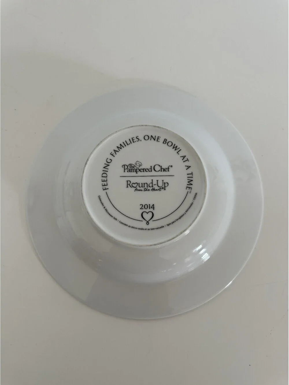 2014 PAMPERED CHEF Nourish Bowl, Round Up from the Heart, Feeding Families EUC